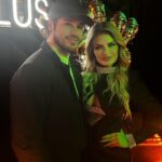 José Loreto e Marina Smith são vistos juntinhos em festa badalada em São Paulo