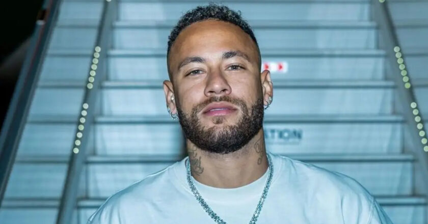 Neymar enfrenta críticas no Brasil enquanto mídia francesa expressa surpresa: ‘amor e aversão