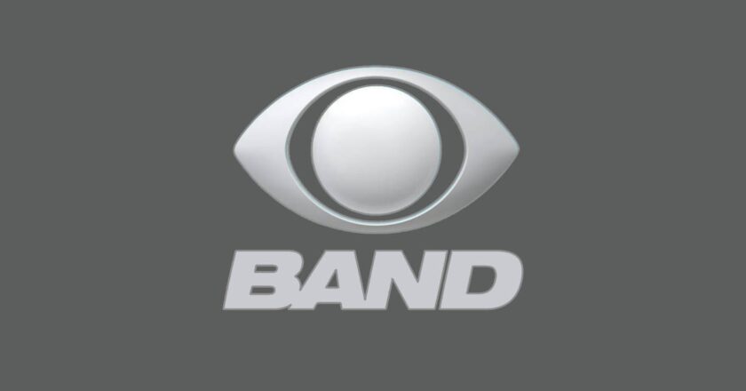 Band vence SBT no horário nobre e se destaca com jornal, garantindo liderança diária de audiência