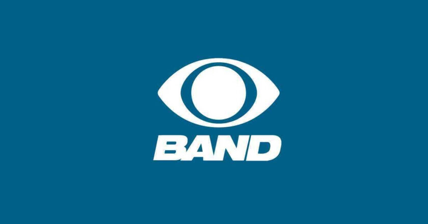 Apresentador se despede da Band após seis anos e compartilha detalhes ao vivo