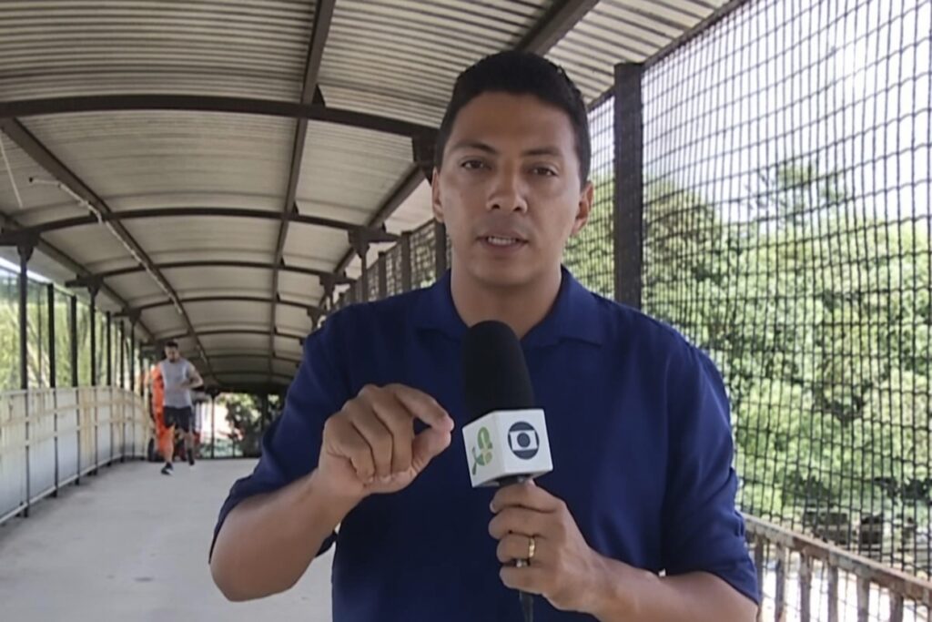 Indivíduo exibe ofensa e intimida jornalistas da Globo em via pública
