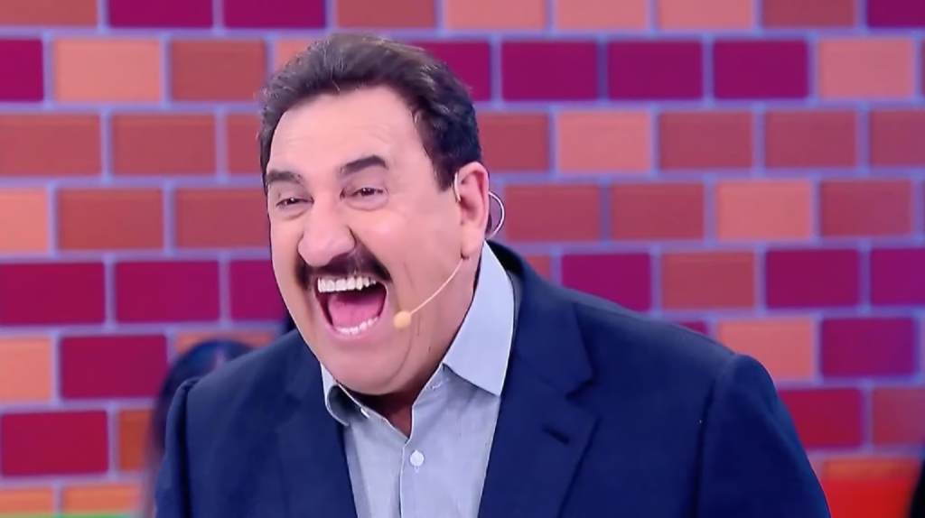 Crescimento no Ibope: Programa do Ratinho impulsiona SBT à frente da Record em horário decisivo