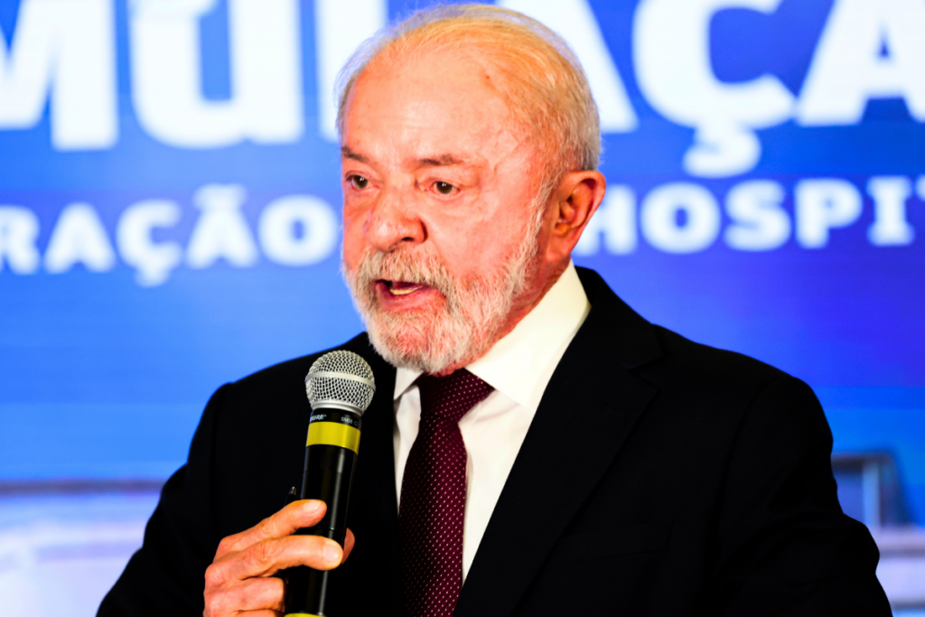 Lula se pronuncia sobre convite da Globo para debate entre pré-candidatos à presidência