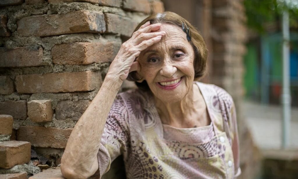Falece Laura Cardoso, uma das grandes damas da teledramaturgia nacional, aos 98 anos