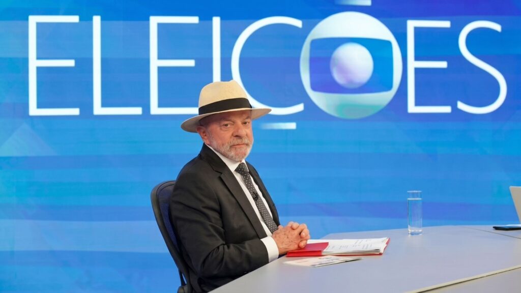 Lula se destaca enquanto Flávio Bolsonaro é superado até por Renan Santos nas sabatinas da Globo: análise de audiência do Ibope