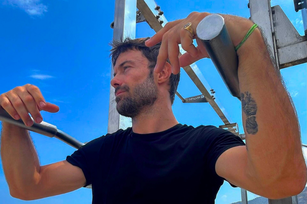 A nova rotina de Kayky Brito: Confira como o ex-astro da Globo se recupera após acidente sério